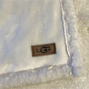 ❌SOLD ❌UGG King Size White Sherpa Pillowcases